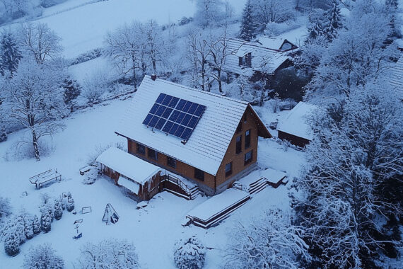 Photovoltaik im Winter – lohnt sich das? Tipps & Fakten