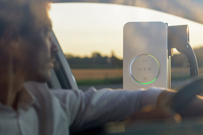 Wie lade ich mein E-Auto – zu Hause und unterwegs?