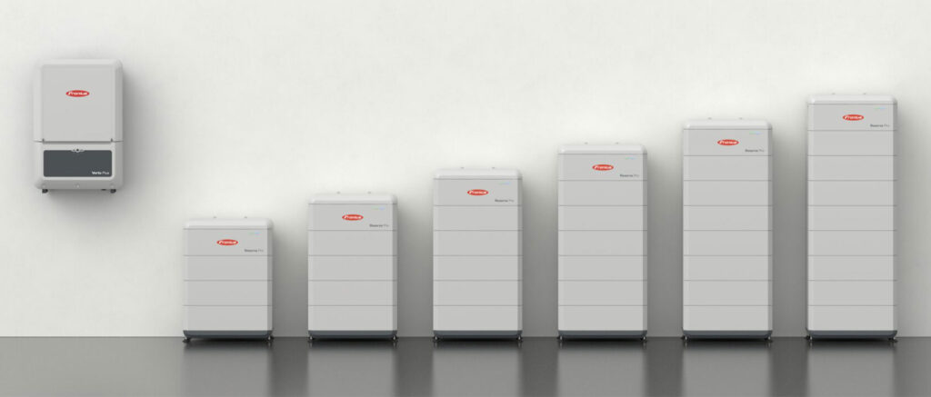 Die Fronius Reserva Pro überzeugt mit einer nutzbaren Kapazität von 12–32 kWh pro Turm, per Parallelschaltung sind bis zu 128 kWh möglich.