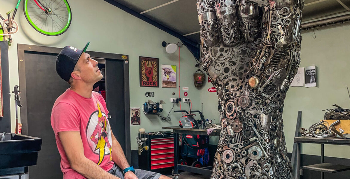 Metal art for the Olympic Games: Artist creates monumental sculpture