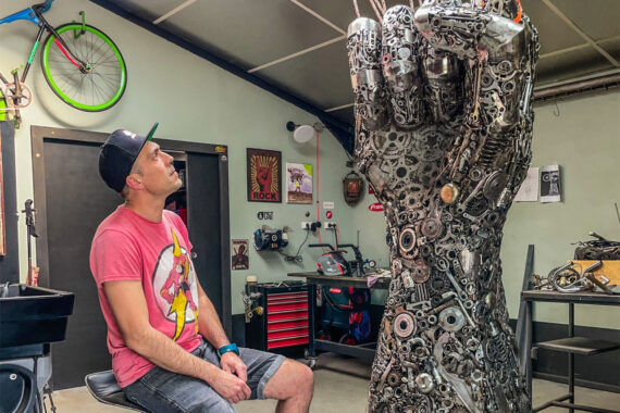 Metal art for the Olympic Games: Artist creates monumental sculpture
